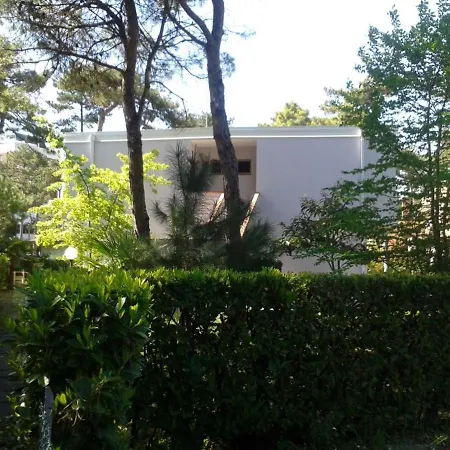 Flat With Terrace In A Green And Quiet Area Close To Lignano Pineta Centre リニャーノ・サッビアドーロ