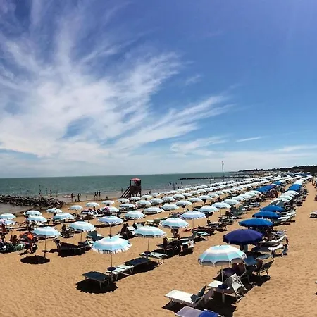 アパート Flat With Terrace In A Green And Quiet Area Close To Lignano Pineta Centre *