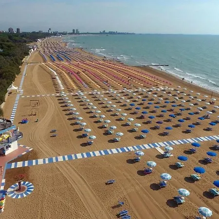 Flat With Terrace In A Green And Quiet Area Close To Lignano Pineta Centre Apartment *